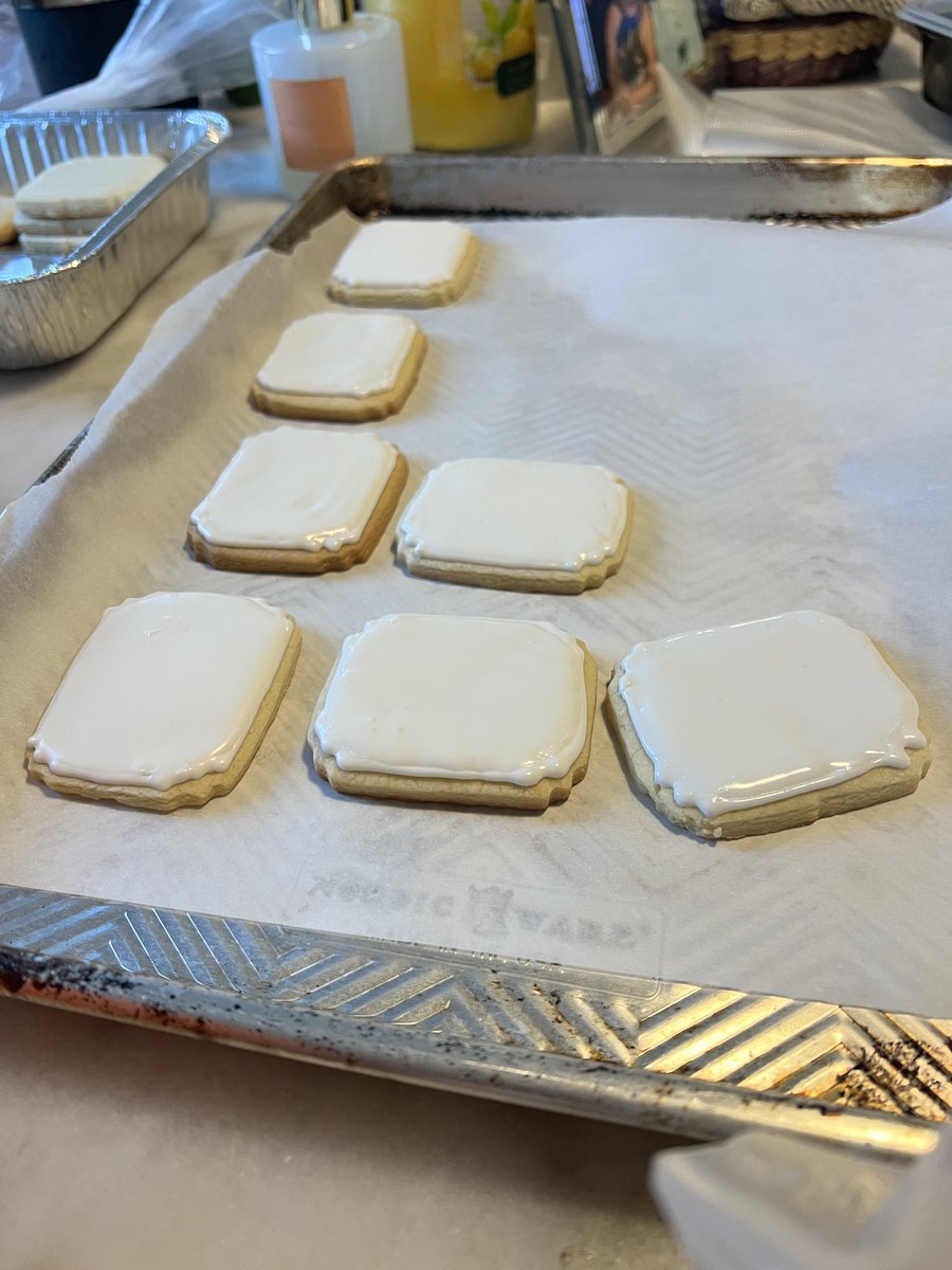 CakesByLoops's tweet photo. One last go at it. #Cookies https://t.co/GMnIL12PV9