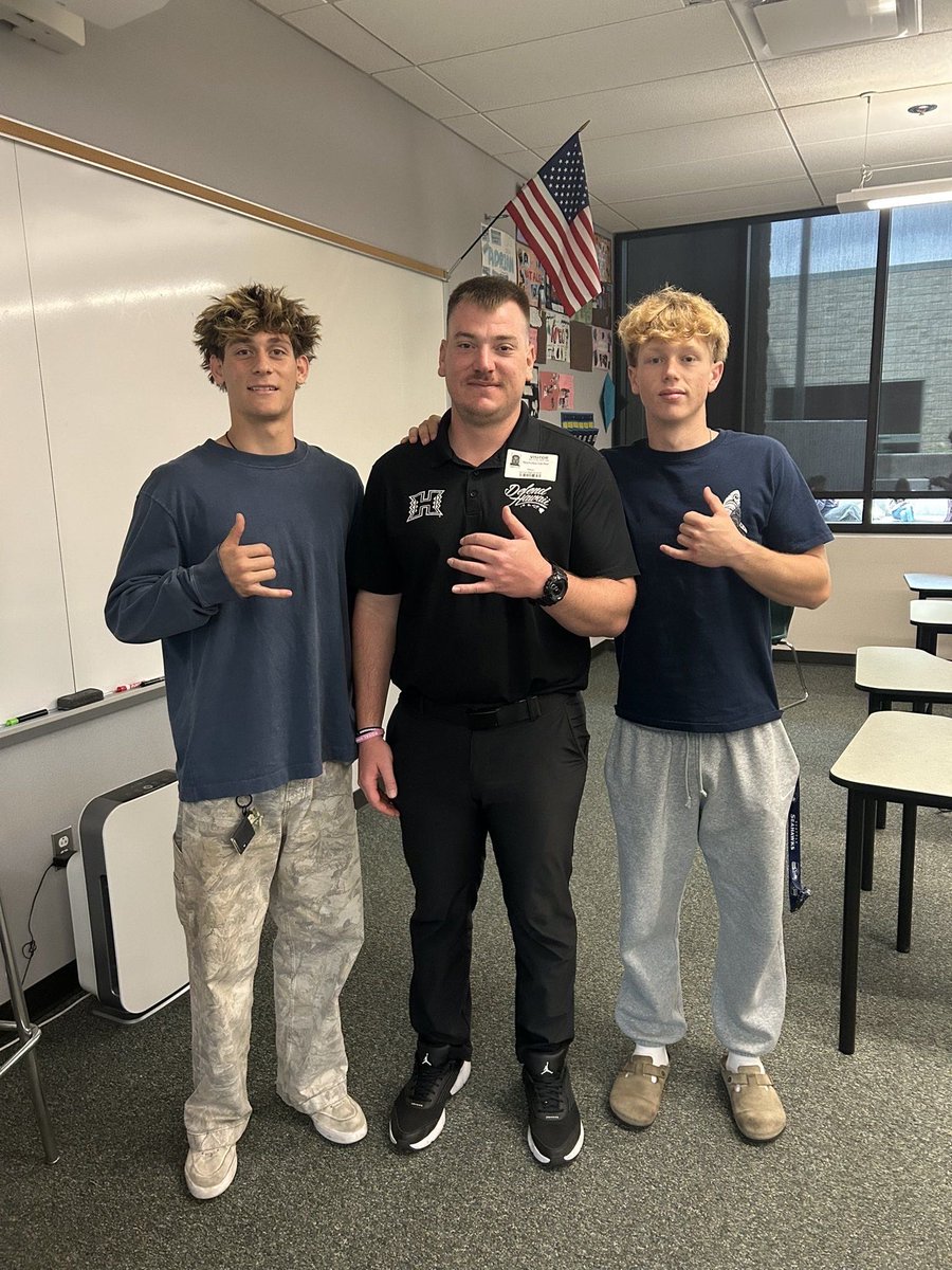 Kyle_Fogarty7's tweet photo. Thank you @CoachLoc_87 for coming down to Irvine high! I enjoyed learning about your program. #HawaiiFootball @VaqueroFootball @HawaiiFootball @ursua05 @UH_mpo2  @ocvarsity @OCSportsZone @ocvarsityguy https://t.co/VvtBNTSN9H