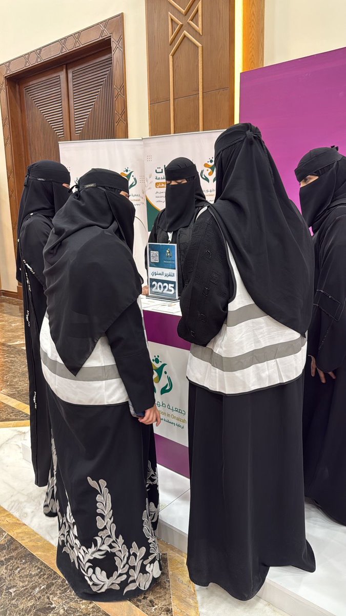 onaizahCancer's tweet photo. امتدادًا لدورها في التوعية والدعم المجتمعي، تواصل #جمعية_طهور لرعاية ومساندة مرضى السرطان بعنيزة مشاركتها لليوم الثاني على التوالي في مؤتمر القصيم للتوعية بأمراض السرطان، بمشاركة المدير التنفيذي الأستاذ سليمان القوبع، ومساعد المدير التنفيذي ومدير الشؤون الإدارية والمالية الأستاذ عبدالرحمن الحربي، والأخصائية النفسية أفنان السالم.

وشهد المؤتمر حضور عدد من الجهات الصحية المتخصصة، إلى جانب ندوة تثيفية بمشاركة نخبة من الأطباء والمتخصصين؛ تعزيزًا للوعي الصحي ونشرًا لثقافة الوقاية.

وعيكم أمانة
@BalsamOrg 
@SaudiSACA 
@zahra_ksa 
@qassimhealth 

#عنيزة 
#القصيم
#جمعية_طهور