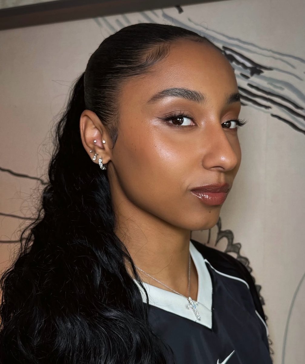 aysiacchanell's tweet photo. face card never declined https://t.co/uRiqKeoSgb