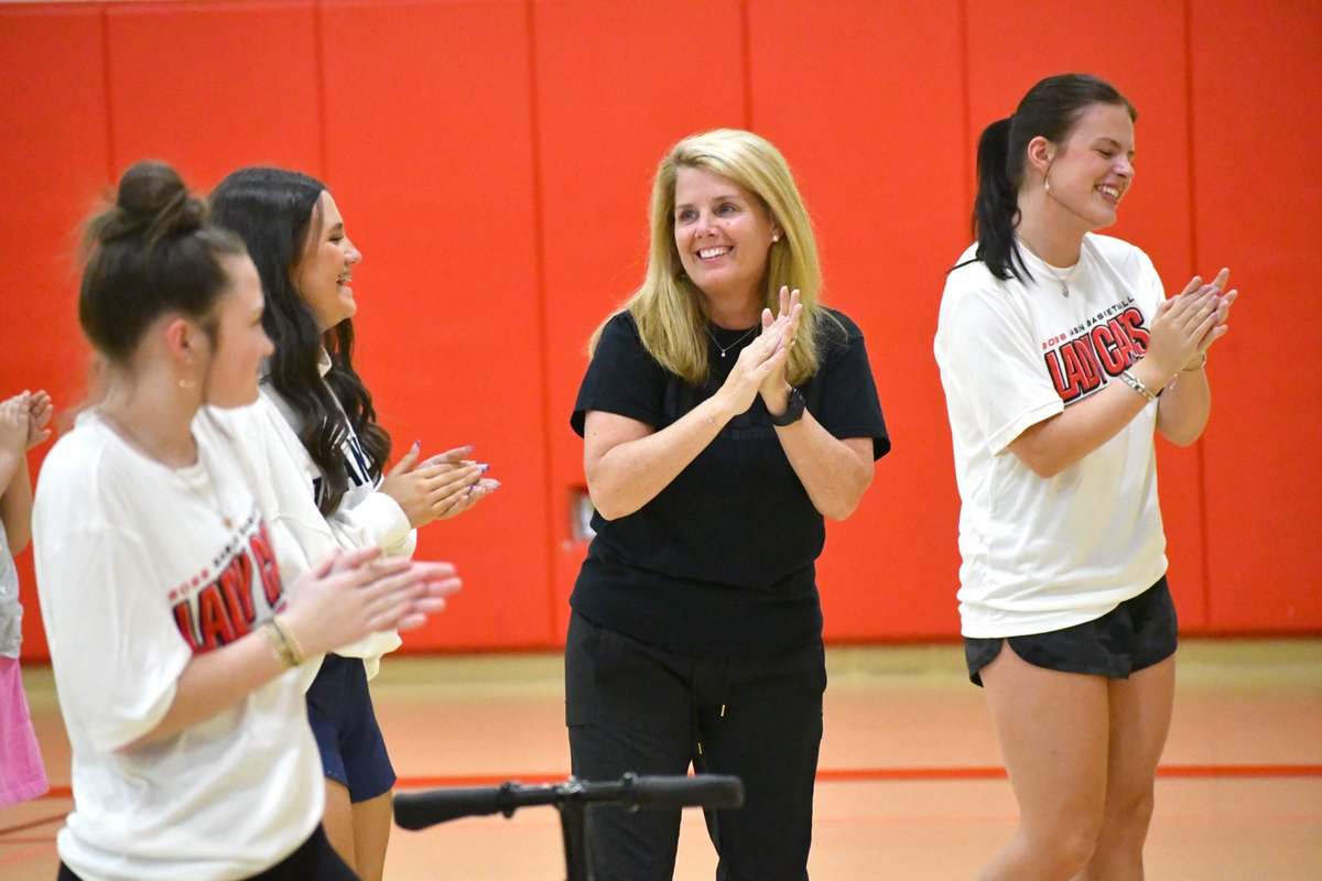 CTribSports's tweet photo. Rabun County girls basketball hosts Lady Cats basketball camp: https://t.co/tI84AEmIkl https://t.co/zZzheo5fik