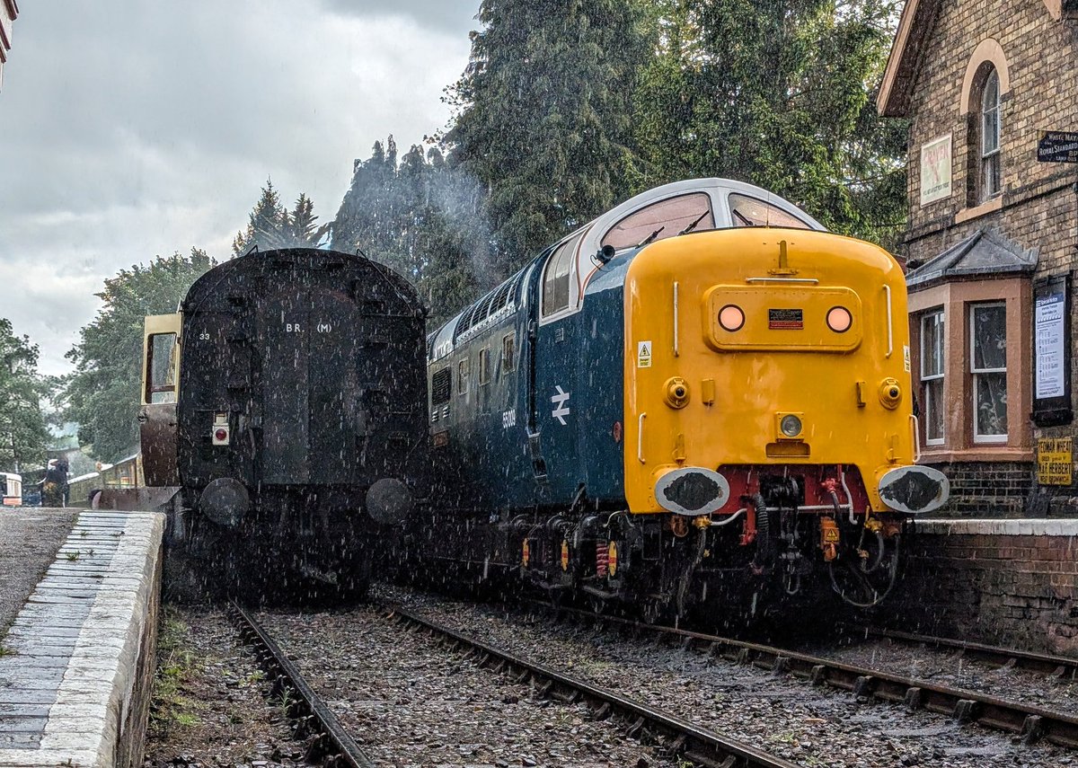 DownOnTheStour's tweet photo. From Sunshine Crompton to Downpour Deltic 😅

The weather’s been mental but a spirited run behind 33108 to Hampton Loade helped us intercept 55009 for the final runs of the day 🙌

#DOTS #railphotography #trainphotography #class55 #crompton #deltic #weather https://t.co/H0Y1uiFLCi