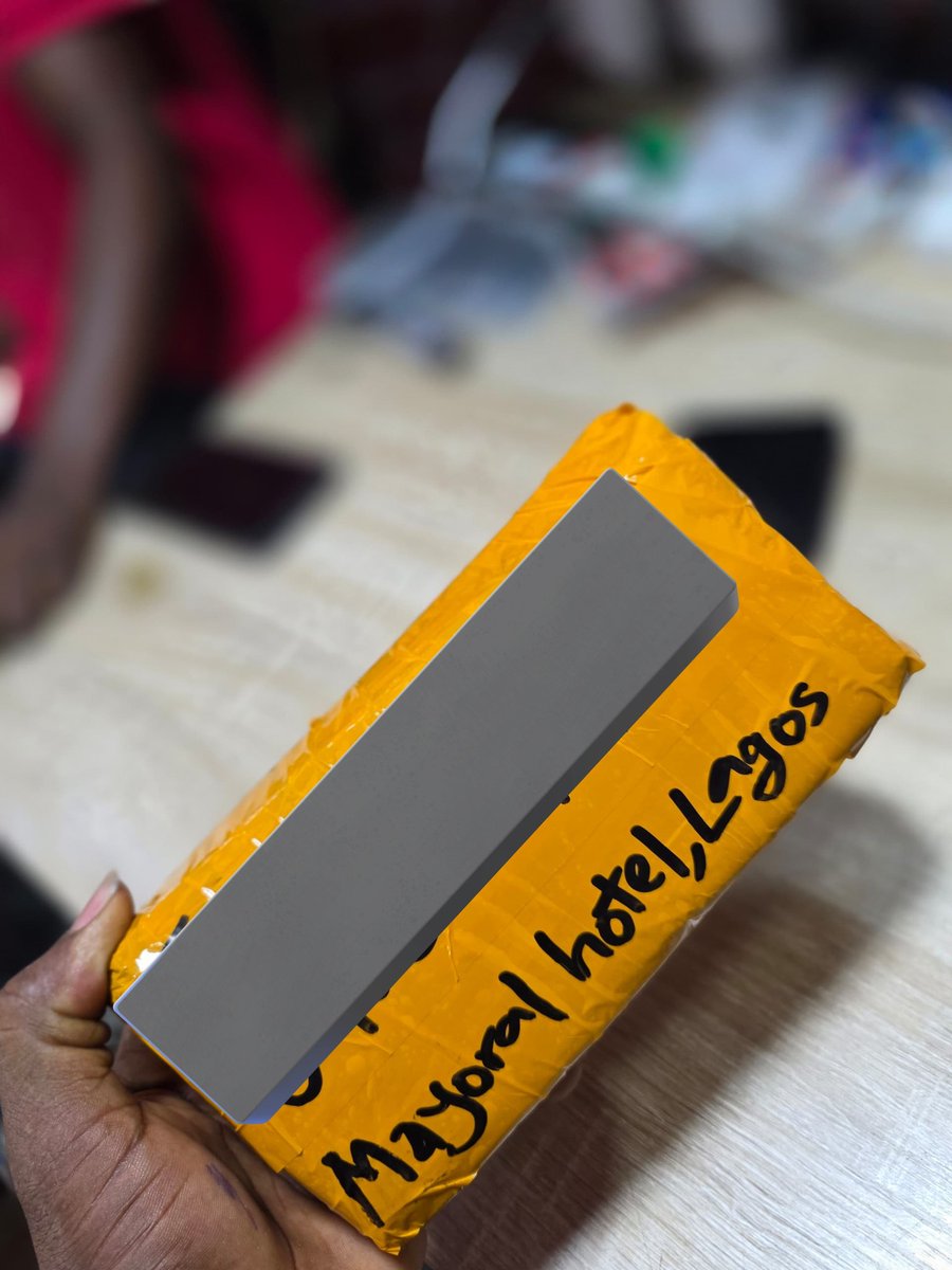 SkylarksPlace's tweet photo. 🔥 From Bank Wahala to Successful Delivery!

Yesterday Mr @Phem101 ordered the Samsung S22 Ultra (12GB RAM / 512GB) with Physical + eSIM.  
Nigerian banks did their thing and delayed the transaction… but we locked it in the evening.  

Today we dispatched the full package to his location in Lagos: 
• Samsung S22 Ultra 12/512
• 33W Samsung Charger  
• Pre-installed Screen Protector  
• Silicone Case  
Committed to excellence in every delivery 🙏🏽  

Thank you @Phem101 for the trust. We’re grateful for every single order you allow us to fulfill here on X. 🛍️🛒

We no dey slack!