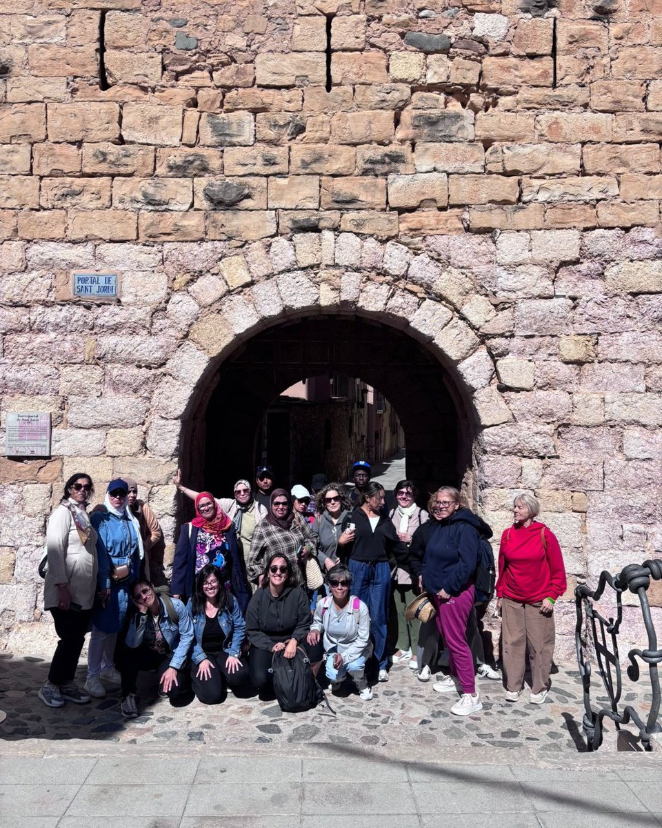 CfaVendrell's tweet photo. Avui hem fet una excursió a l'Espluga de Francolí i Montblanc amb els alumnes del @CfaVendrell. Gràcies a @dracactiu i @ajmontblanc. Hem fet activitats cooperatives amb un mapa per l'Espluga i vist les muralles i esglésies de Montblanc. https://t.co/5d9EcL4XHu
