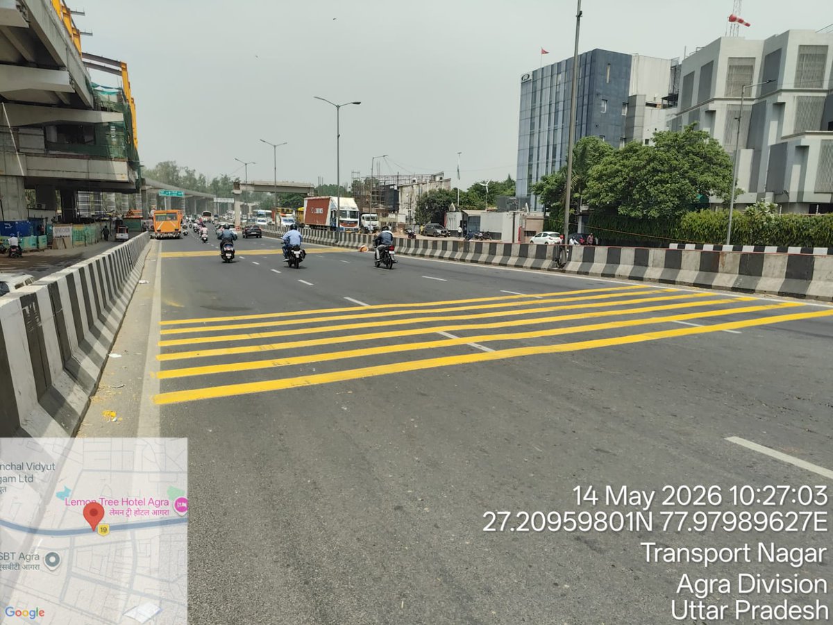 Agratraffic's tweet photo. आज #DCPT श्री सोनम कुमार के निर्देशन में सीसी टीम हरीपर्वत द्वारा NH-19 टीम के माध्यम से (टीपी नगर,NH-19 मार्ग ) पर दुर्घटना संभावित क्षेत्रों को सुरक्षित करने के लिए रोड इंजीनियरिंग का कार्य कराया जा रहा है।
आपसे अनुरोध है कि यातायात नियमों का पालन करें और सुरक्षित यात्रा करें। https://t.co/lz1rwZA86Y