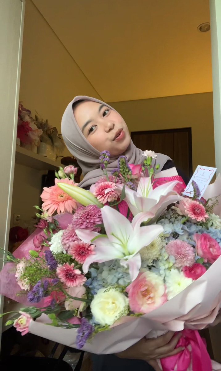 florist jakarta 𓇢𓆸 | kel tweet media