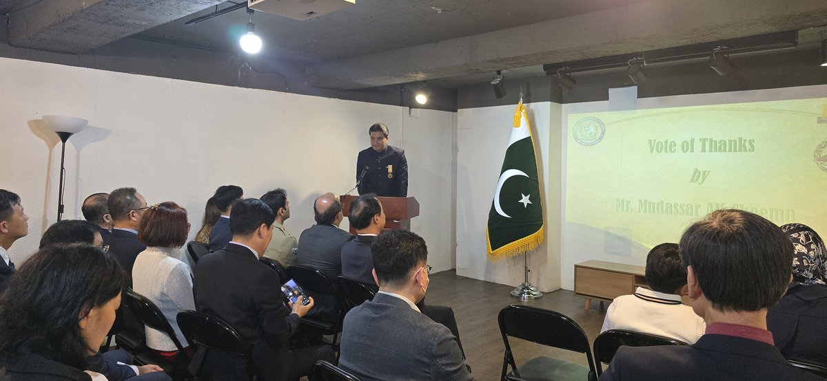 CheemaPBA's tweet photo. Alhamdulillah 🇵🇰
Honoured to receive the Tamgha-e-Imtiaz from the Government of Pakistan.
@mophrd @ForeignOfficePk @PakinROKorea @opf_pk https://t.co/rj2N86AuTJ