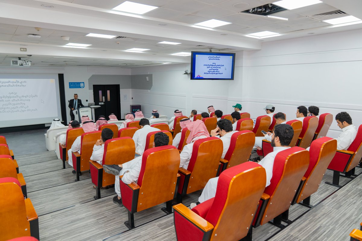 ceer's tweet photo. قدّمت #سير لقاءً توعويًا لطلاب وطالبات جامعة الملك سعود بالرياض في إطار حملة #سير_بذكاء لنشر ثقافة السيارات الكهربائية؛ للتعريف بمزايا السيارات الكهربائية، وتسليط الضوء على دورها في بناء مستقبل التنقل. https://t.co/6BJvFD0lIY