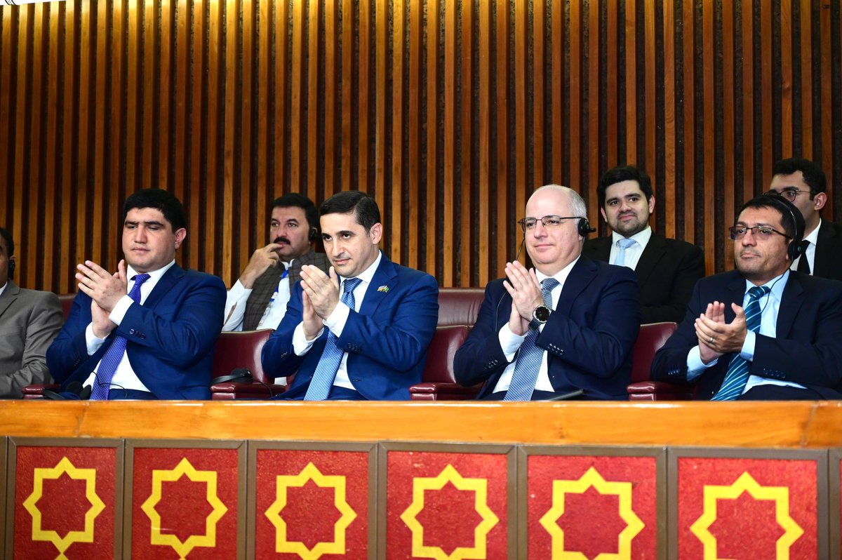 ministry_law's tweet photo. Federal Minister for Law and Justice Azam Nazeer Tarar &amp; MoS Barrister Aqeel Malik accompanied the delegation led by Justice Minister H.E. Farid Ahmadov at Parliament House.The delegation witnessed the NA session and toured the Senate Hall, Museum, and Gali-e-Dastoor.
🇵🇰🤝🇦🇿 https://t.co/g8wALAP0H8