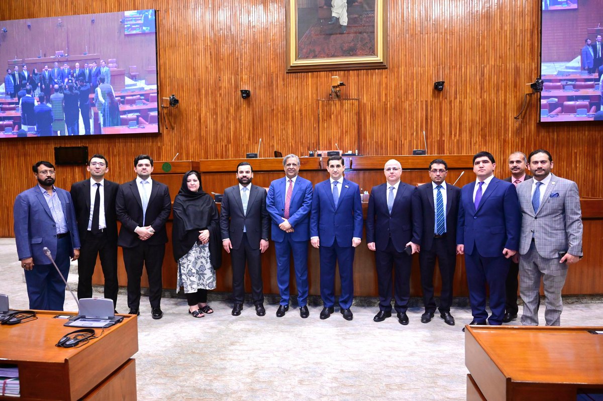 ministry_law's tweet photo. Federal Minister for Law and Justice Azam Nazeer Tarar &amp; MoS Barrister Aqeel Malik accompanied the delegation led by Justice Minister H.E. Farid Ahmadov at Parliament House.The delegation witnessed the NA session and toured the Senate Hall, Museum, and Gali-e-Dastoor.
🇵🇰🤝🇦🇿 https://t.co/g8wALAP0H8