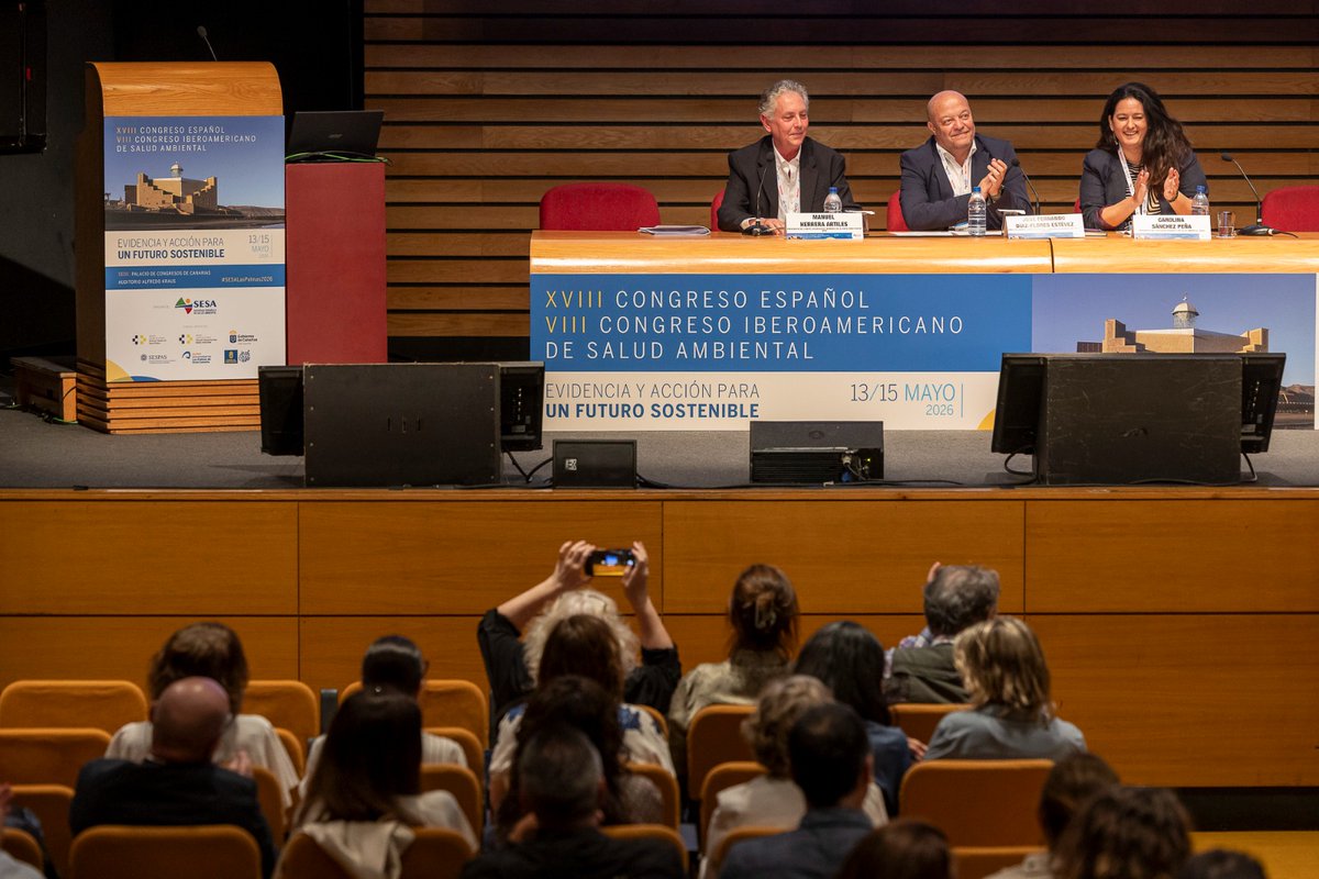 SanidadGobCan's tweet photo. 🗣️José Díaz-Flores subraya que “actuar sobre los determinantes ambientales no es una opción secundaria; es la herramienta de prevención primaria más potente de la que disponemos”.  

➡Más info: https://t.co/IL4Odld7a9 https://t.co/Q3hcVAfkrn