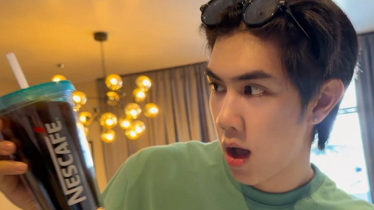 อองออง tweet media