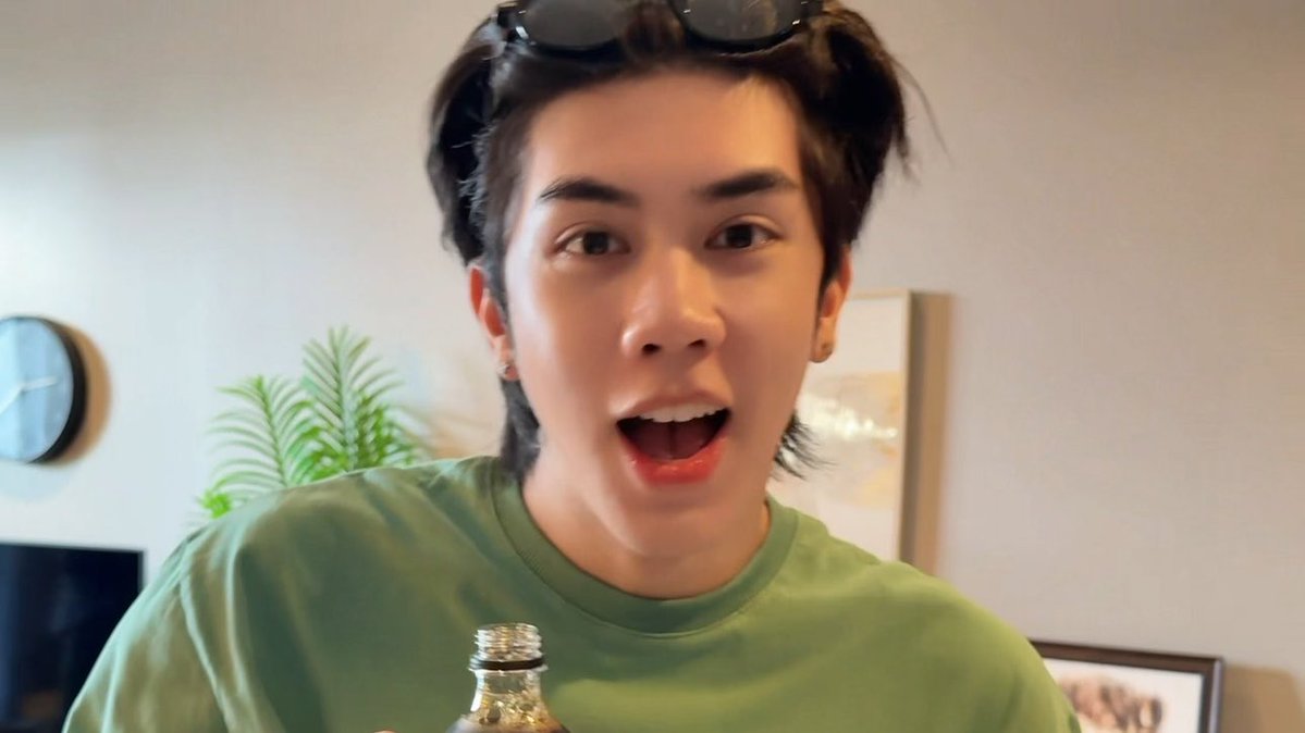 อองออง tweet media
