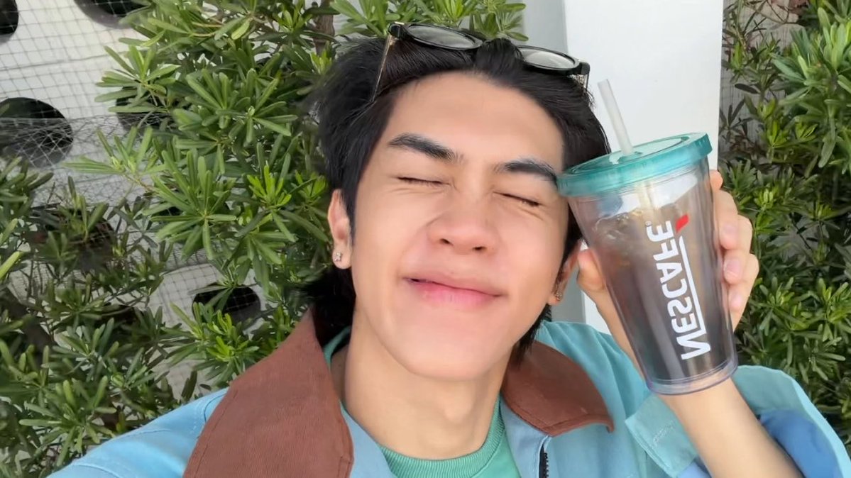 อองออง tweet media