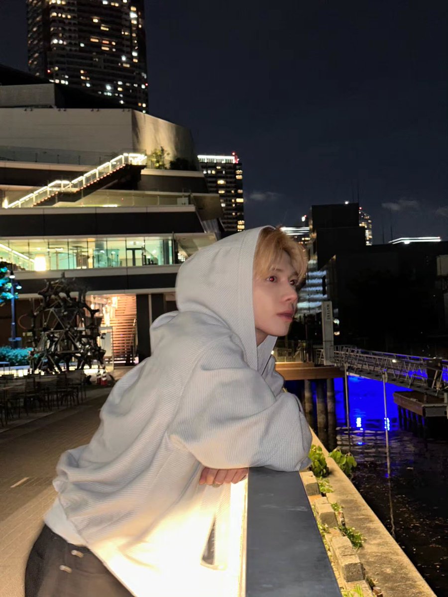 코드 tweet media
