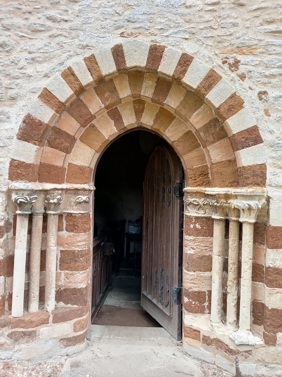 phil0073's tweet photo. The southern doorway of #StMichealAndAllAngelsFarndish in May's light. #Bedfordshire. If you zoom in you can see a #Sundial/Scratch/Mass dial at its apex. #PhilOnaBike #AdoorableThursday #StoneworkSunday #SundialSunday https://t.co/psB7XAVhXF