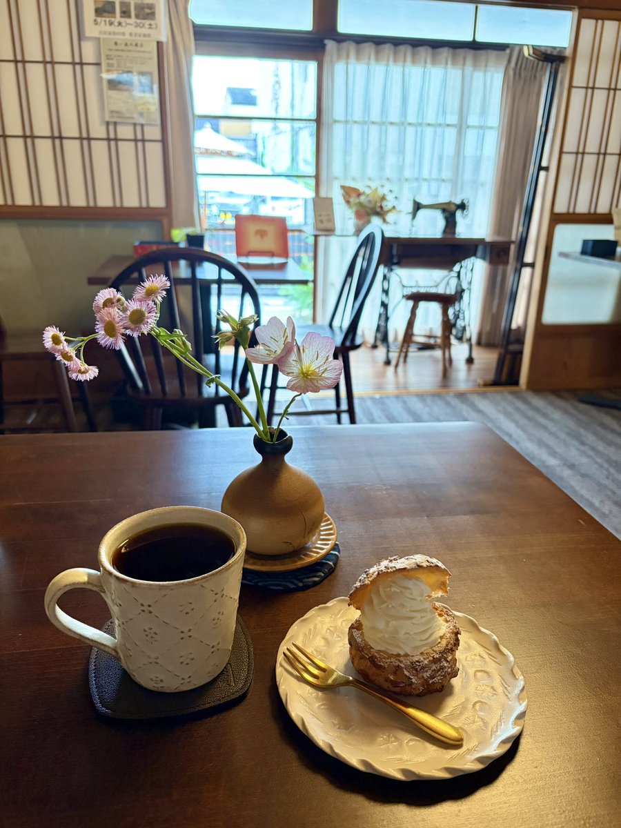 chikada58's tweet photo. 今日は甲府でレッスンday！🎷
少し早めに着く特急で行って、素敵カフェで一休み☕️
そして山梨来たらやはり絶対食べてしまうほうとう。盛り沢山の具が私に足りない栄養素を補ってくれる気がして…
帰ります〜 https://t.co/24Gyp7I8J9
