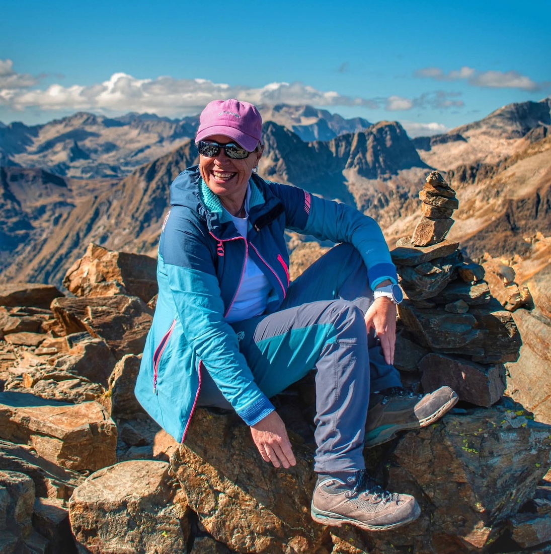 CumbresMagazine's tweet photo. María Ciudad Romero en el #Kilimanjaro: la altura como forma de resistencia
La  aragonesa alcanzó los 5.895 m del Kilimanjaro  dos meses después de una operación compleja. Reafirmó así su objetivo de visibilizar enfermedades crónicas desde cada cumbre.
https://t.co/caRHxiamhC https://t.co/0f8leLrzRo