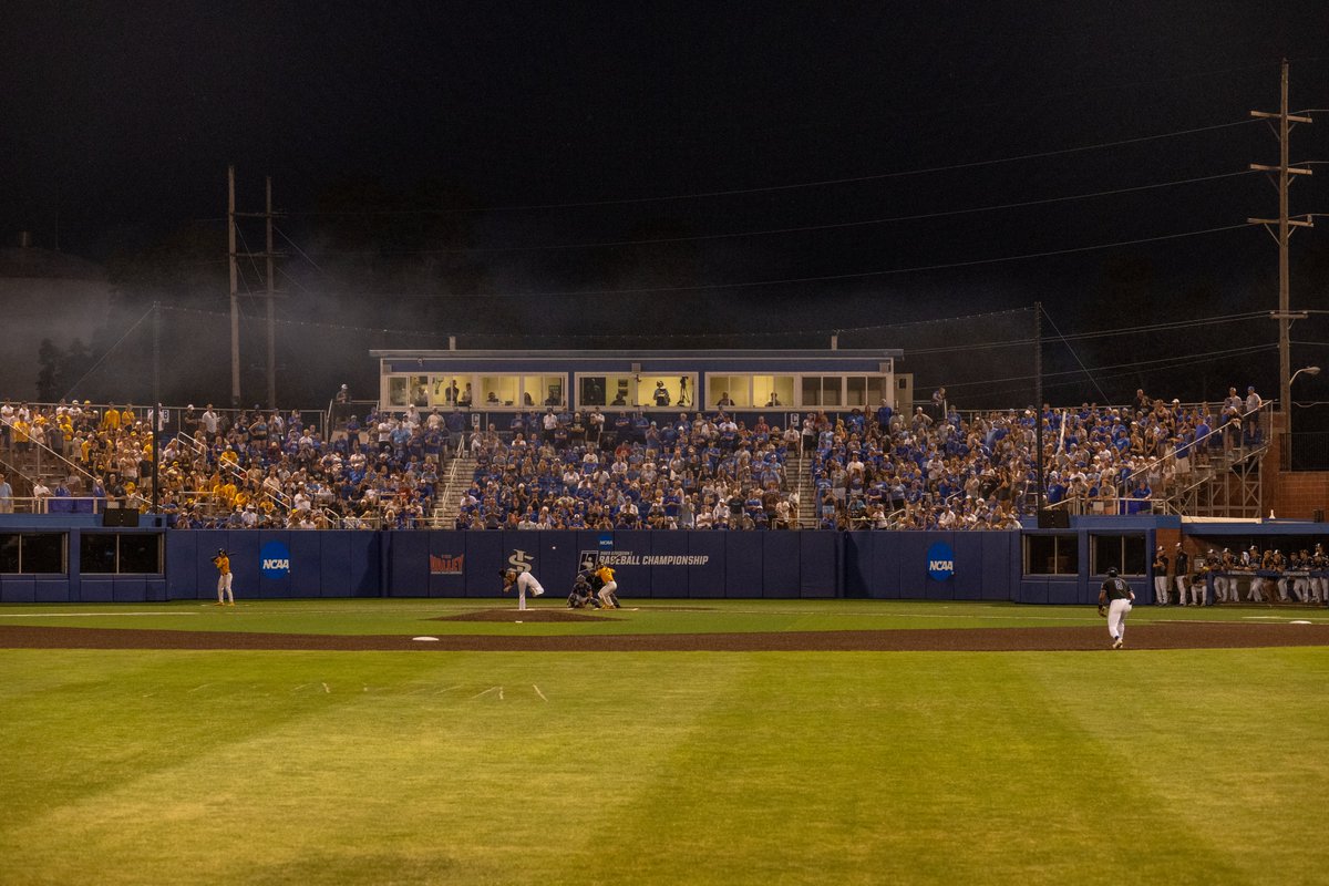 CoreyClarkISU's tweet photo. $5 Tickets all weekend with a chance to clinch a MVC Regular Season Title. I am ready to see The Bob Packed!
PACK. THE. BOB. https://t.co/i0xsOfNUmp