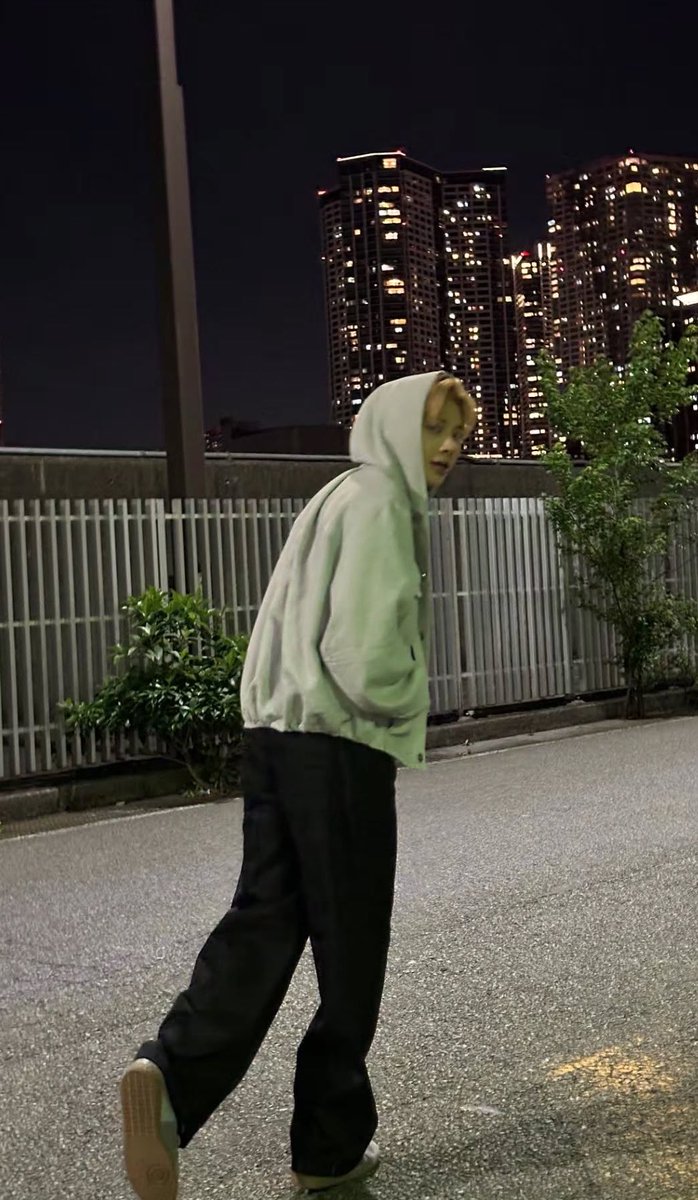 코드 tweet media