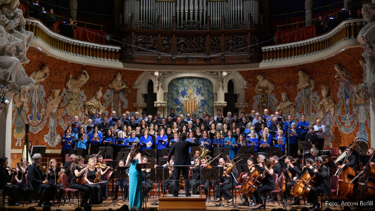 elcorcanta's tweet photo. Premis Clavé 2026 organitzat per @CorsClave 
VOTACIÓ POPULAR, necessitem el teu vot a
https://t.co/8oE8VIoYgz per "DE CATALUNYA AL MÓN"
"Millor espectacle - producció de cant coral"
Projecte en el que vam participar amb concerts al @palaumusicacat i al Centre Cultural de Valls https://t.co/Hn41rF2486