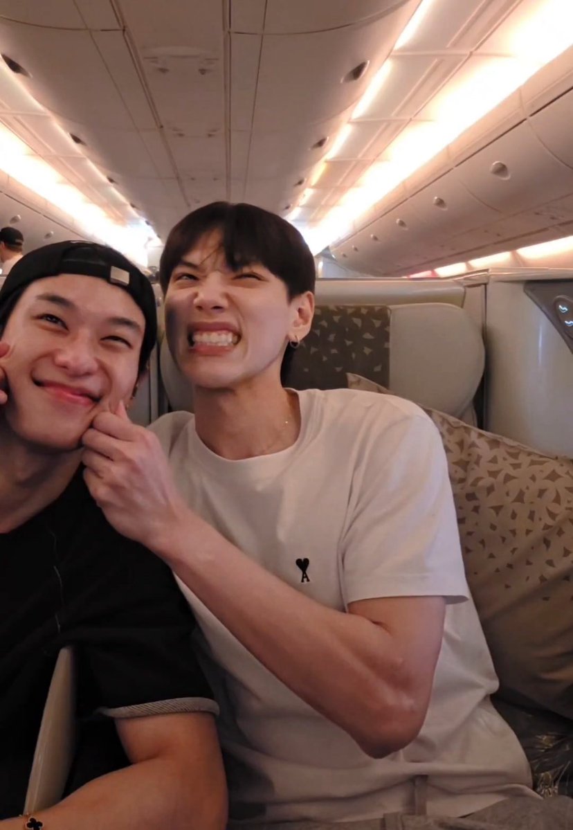 𝑦𝔬𝔲𝔫𝔤จิน🫧 tweet media