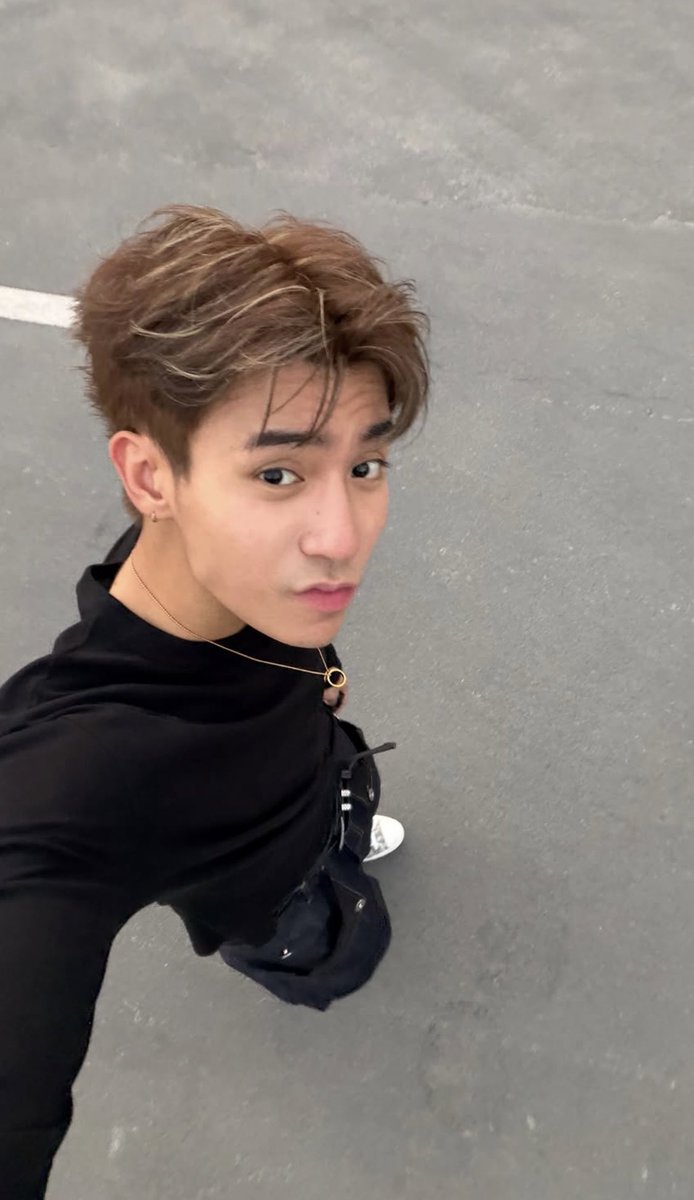 ctrlbtsArmy's tweet photo. Paano? need na isold out yung VIP😩 https://t.co/zWGTPtrjg9