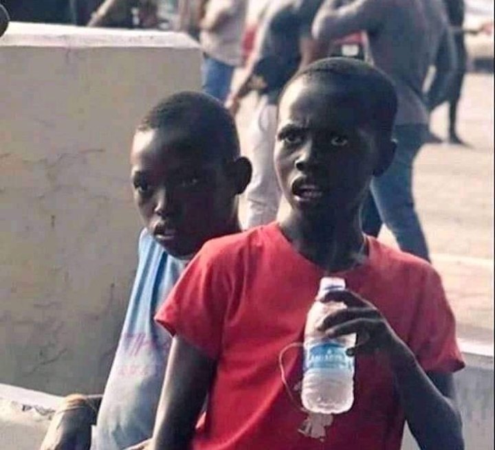 WidPrX's tweet photo. Donc sim konprann byen se gason yo ki pou estab finansyèman pou yo sòti ak yon fanm ki pa gen anyen ? https://t.co/HEcoZn9o8p