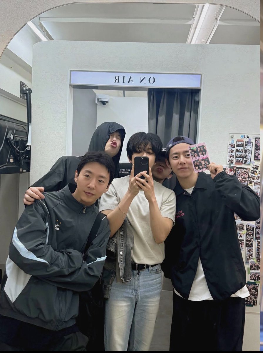 Kp0pTrack2r's tweet photo. 이렇게 아랑스러운사진을 이제야보다니
........말도않되.... https://t.co/YNqZ994GHv