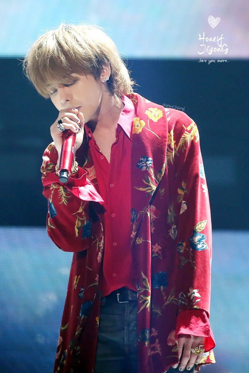 honeyjiyong's tweet photo. 171231 LAST DANCE FINAL in SEOUL🇰🇷

🥺🥺🥺🫳🫳🫳

#권지용 #KWONJIYONG 
#GDRAGON  #지드래곤 
#허니지용 https://t.co/oocdOcGJyE