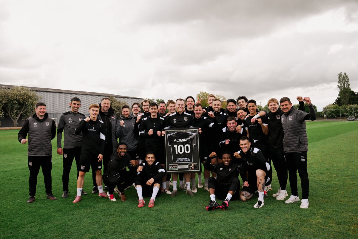 officialgtfc's tweet photo. The team. 

#GTFC https://t.co/UfVKiW99SO