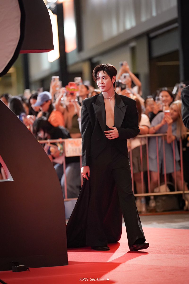 𝘍𝘐𝘙𝘚𝘛 𝘚𝘐𝘎𝘏𝘛── .✦ tweet media
