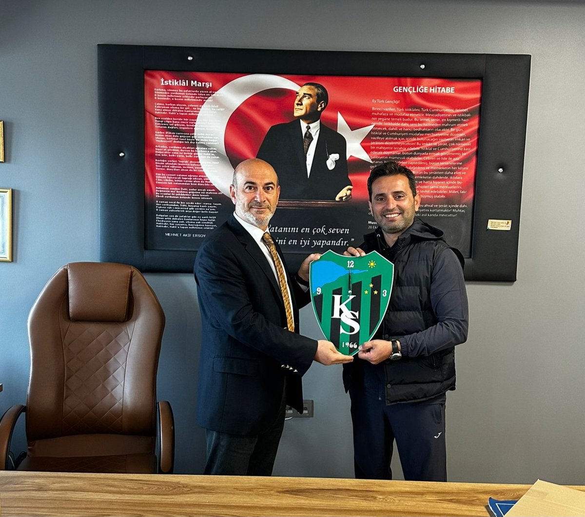 cymzoglu's tweet photo. Günün güzel hediyesi 💚🖤 https://t.co/7giCX9QrnV