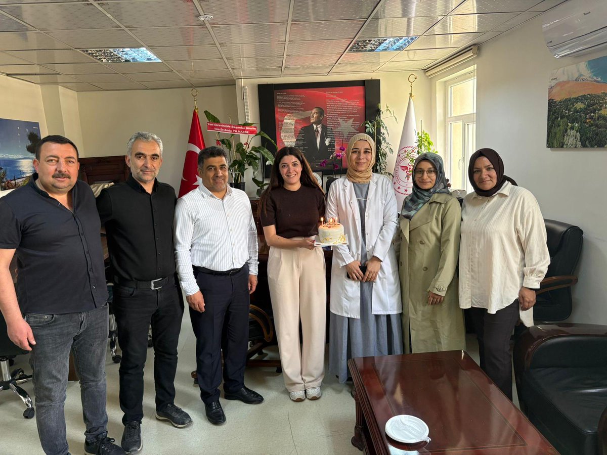 Adilcevazonko's tweet photo. Başhekimimiz Uzm. Dr. Elif Hatice Özkale ve hastane yönetimimizin katılımıyla, kıymetli eczacılarımızın Eczacılar Günü kutlandı. https://t.co/6kjUZ0YgER