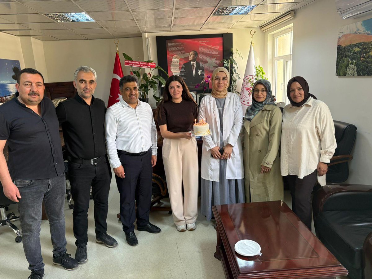 Adilcevazonko's tweet photo. Başhekimimiz Uzm. Dr. Elif Hatice Özkale ve hastane yönetimimizin katılımıyla, kıymetli eczacılarımızın Eczacılar Günü kutlandı. https://t.co/6kjUZ0YgER