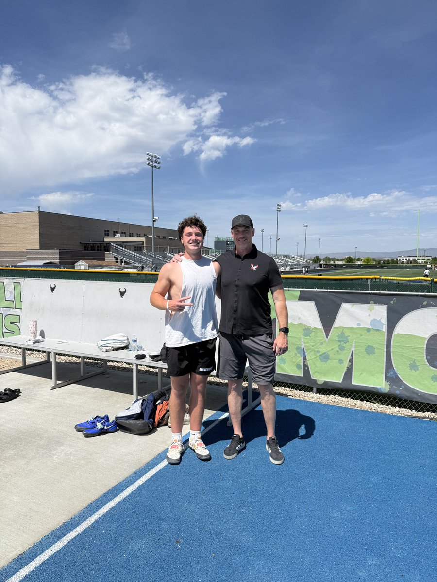 stoor_marcus's tweet photo. Huge thanks to @CoachGermer and @Coach__York for coming by my practice this week! It was a pleasure to talk some ball with these guys!
@Coach_JacksonD @CoachBComptonMV 
@PGregorian @BrandonHuffman @GregBiggins @IdahoRecruitHub https://t.co/E0vSbVK9Wz
