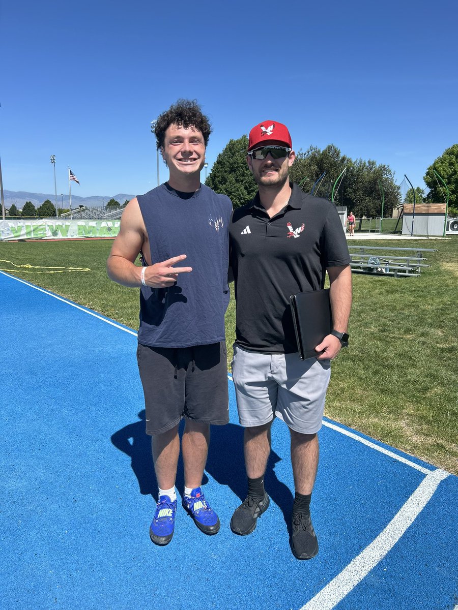 stoor_marcus's tweet photo. Huge thanks to @CoachGermer and @Coach__York for coming by my practice this week! It was a pleasure to talk some ball with these guys!
@Coach_JacksonD @CoachBComptonMV 
@PGregorian @BrandonHuffman @GregBiggins @IdahoRecruitHub https://t.co/E0vSbVK9Wz