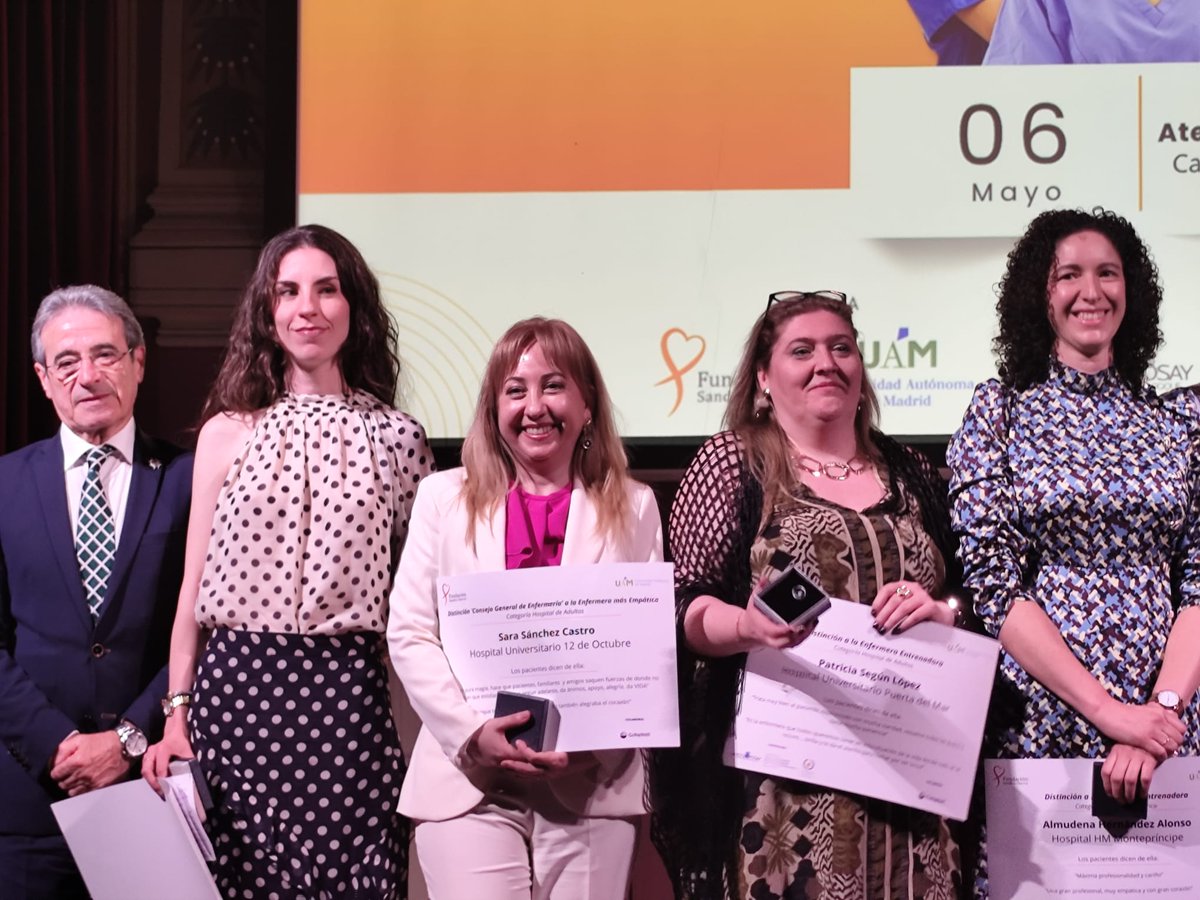 H12Octubre's tweet photo. 👏 Sara Sánchez, enfermera de Oncología de Mama y Ginecología del #H12O, premio Dama de la Lámpara de la Fundación Sandra Ibarra. 

🤗 A la enfermera más empática, "por su excelencia asistencial, humanidad y compromiso con los pacientes" 

🔗 https://t.co/BHlmC2j0au

 #somosdel12 https://t.co/WJ28ZFZ1hs