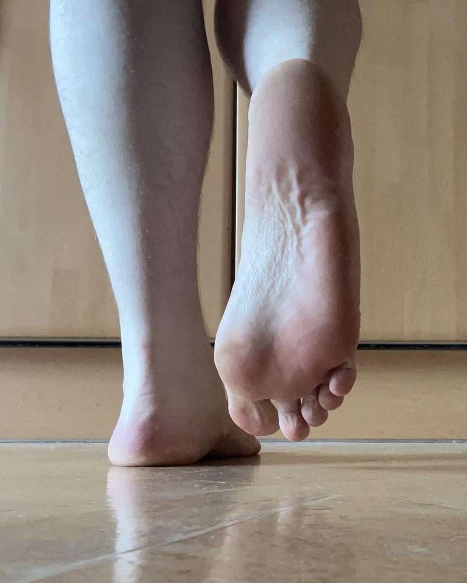 GiantGerman's tweet photo. Giant stinking feet to Crush You and your city😈🦶🏻😜
#feet #bigfeet #sweatyfeet #malefeetfetish #malefeet #malefeetlovers #malefootfetish #malefoot https://t.co/LJafsBpuXM