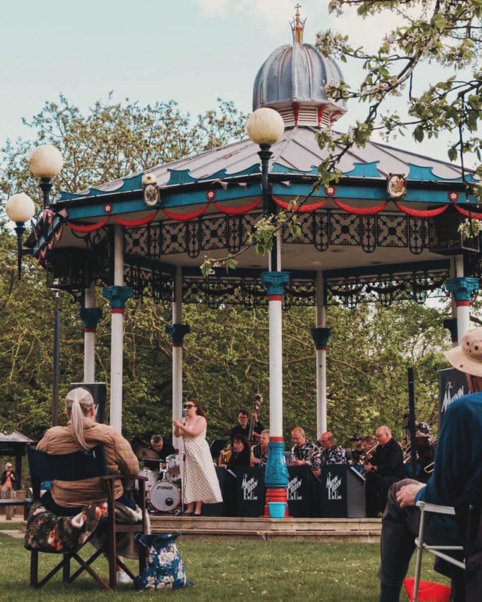 rubythejazzdiva's tweet photo. Priory Park with MBBB! 🎷

Thanks to my MBBB family for asking me to feature with them - just a couple more gigs in the diary for trilling with them before the focus turns back onto MD’ing!! 

R 💋

#PrioryParkBandstand #MusicInThePark #JazzInEssex #MelvinBeddowBigBand #Southend https://t.co/k3gpSN8tT6