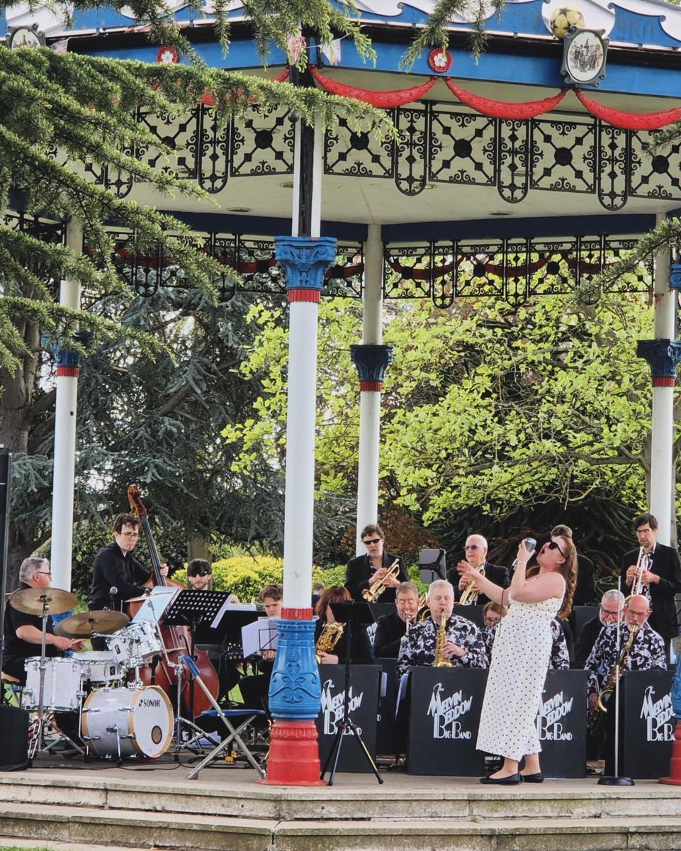 rubythejazzdiva's tweet photo. Priory Park with MBBB! 🎷

Thanks to my MBBB family for asking me to feature with them - just a couple more gigs in the diary for trilling with them before the focus turns back onto MD’ing!! 

R 💋

#PrioryParkBandstand #MusicInThePark #JazzInEssex #MelvinBeddowBigBand #Southend https://t.co/k3gpSN8tT6