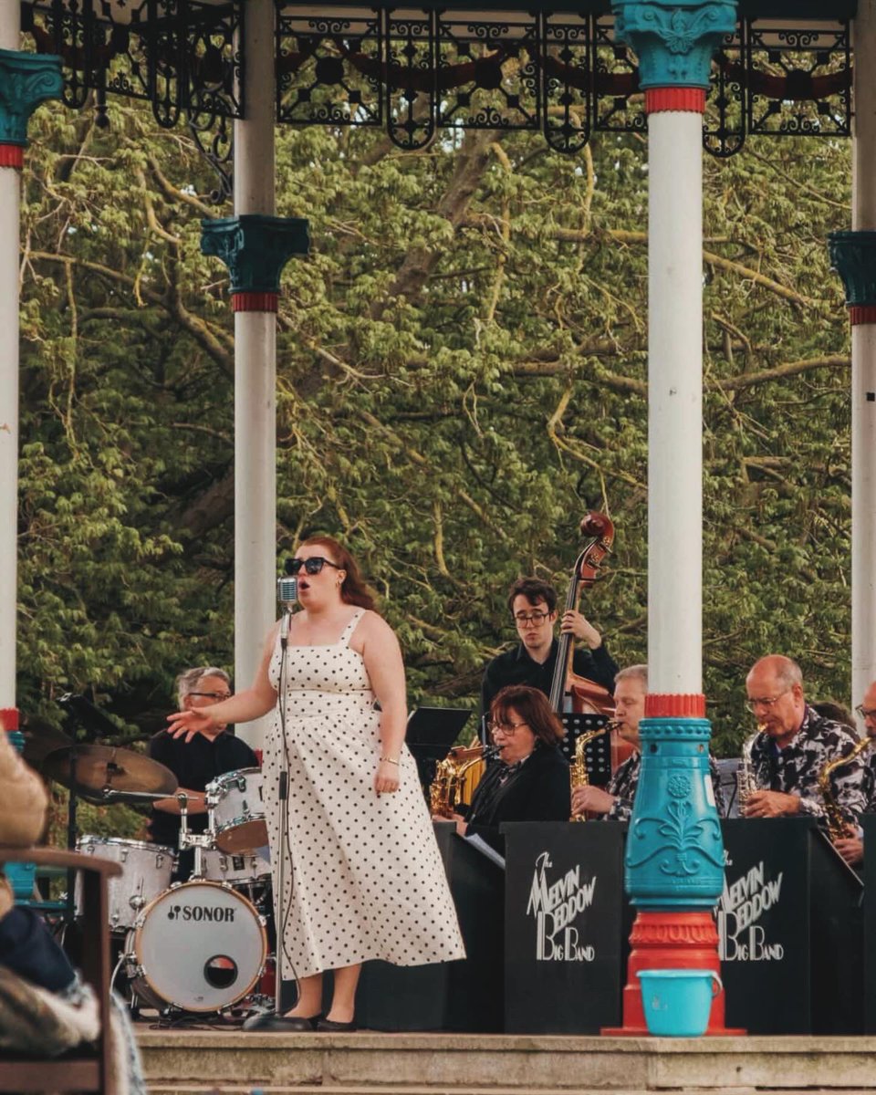 rubythejazzdiva's tweet photo. Priory Park with MBBB! 🎷

Thanks to my MBBB family for asking me to feature with them - just a couple more gigs in the diary for trilling with them before the focus turns back onto MD’ing!! 

R 💋

#PrioryParkBandstand #MusicInThePark #JazzInEssex #MelvinBeddowBigBand #Southend https://t.co/k3gpSN8tT6