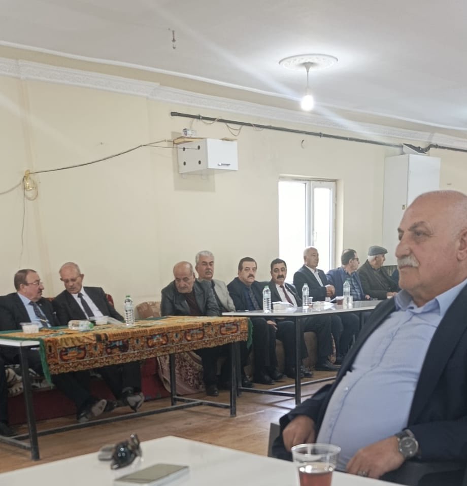 MS_Ozbek's tweet photo. Yiyeni vefat eden #Heyderan Aşireti kurucusu  olduğum kadim Aşiretler fedarasyonu mensubumuz Van #DSP il başkanı Fahrettin ÇUYRAK ve #DEMİR Ailesine TAZİYE ziyaretinde bulundum. Merhumu Allah rahmet eylesin mekanı cennet olsun inşallah https://t.co/q7v4tRqesF