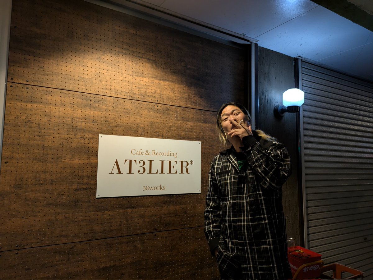 takukikima's tweet photo. 甲府のMIYAが
新しく
カフェ&amp;レコーディングスタジオを
明日5/15にオープンします！！！

その前日お祝いに
(ではなく普通に俺のREC案件だけど)
歌いにやってきました！！！

めちゃ素敵な空間！！！
これから沢山お世話になります！！！ https://t.co/aUgN2amxxi
