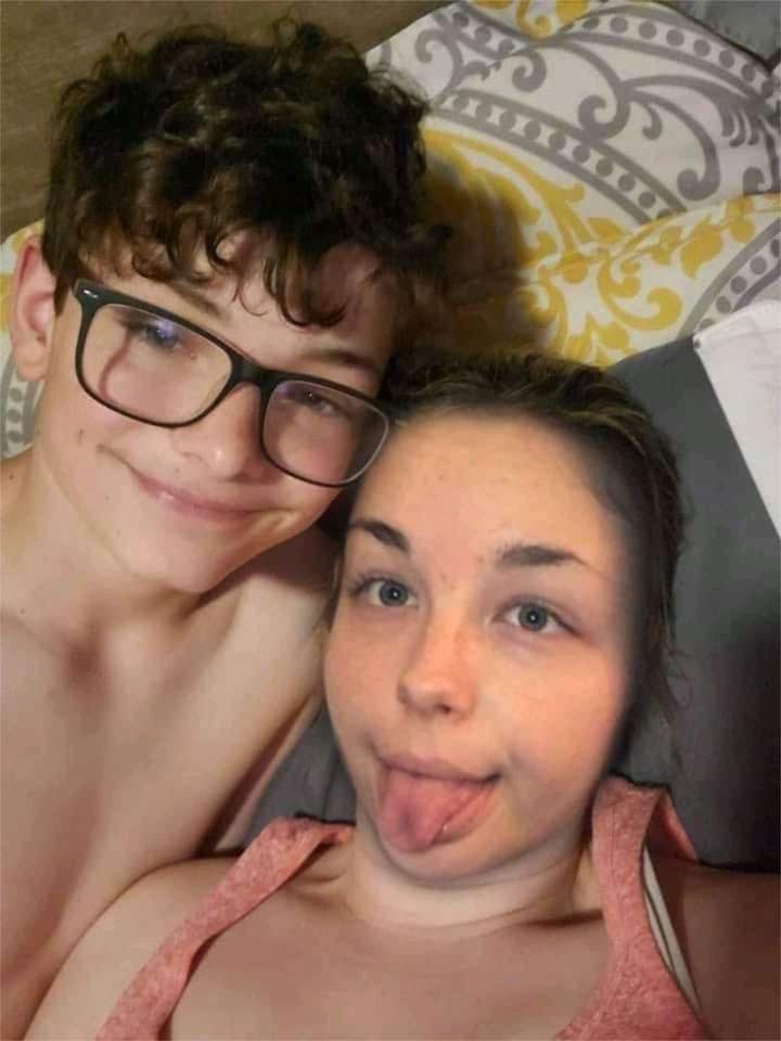 IvoryJenni68149's tweet photo. I’m here to visit my cousin and she’s not at home she works a lot am bored home with my 5 years old nephew need one serious person to come give me a nice fuck and it 🆓 https://t.co/UmwyefIvUh