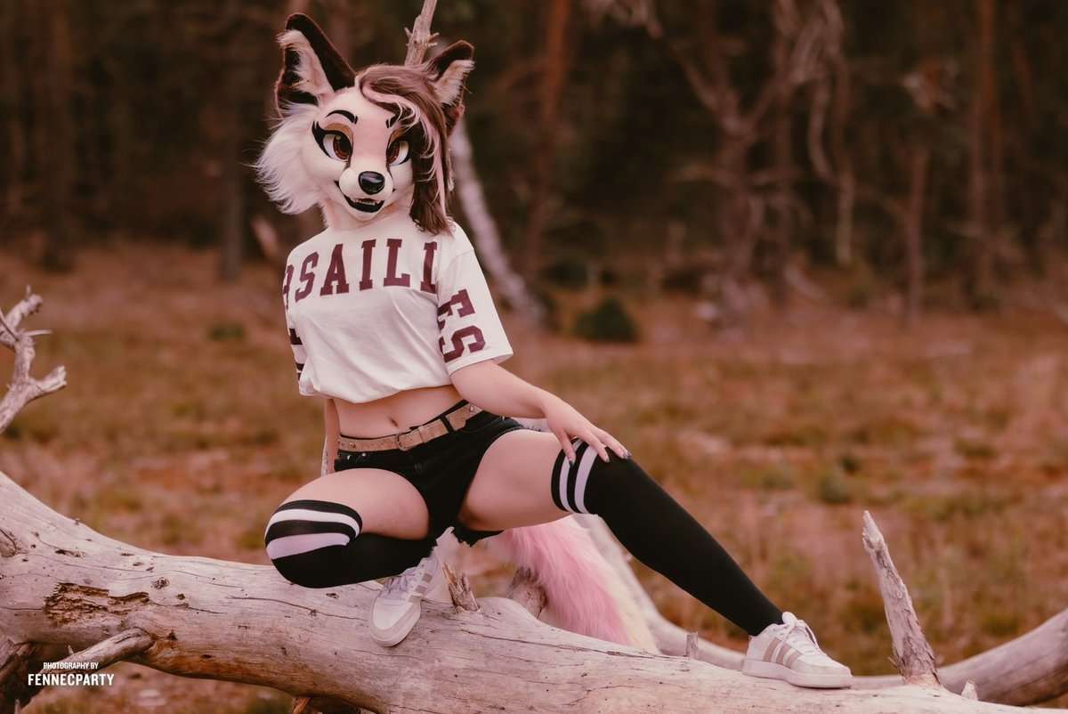 Fuzzy Vixen tweet media