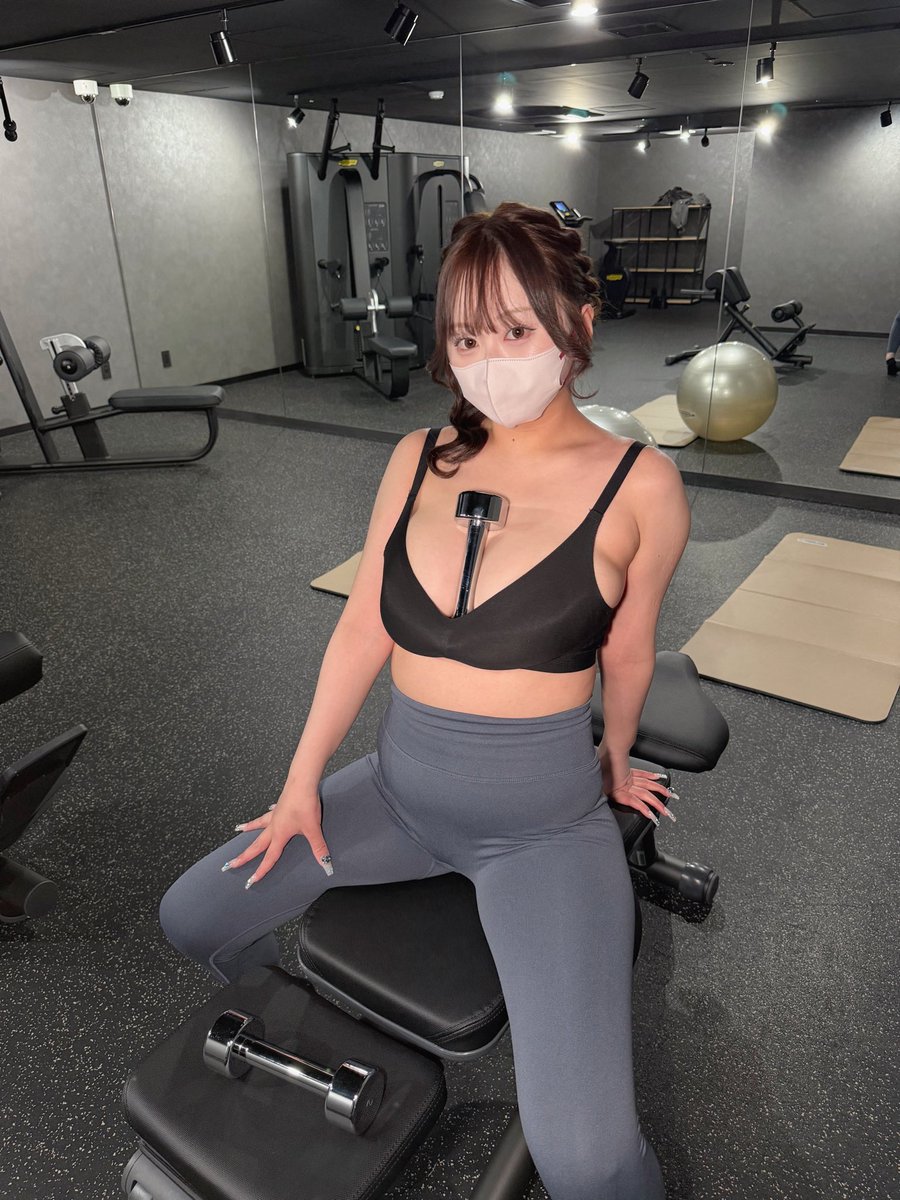 ももうら tweet media
