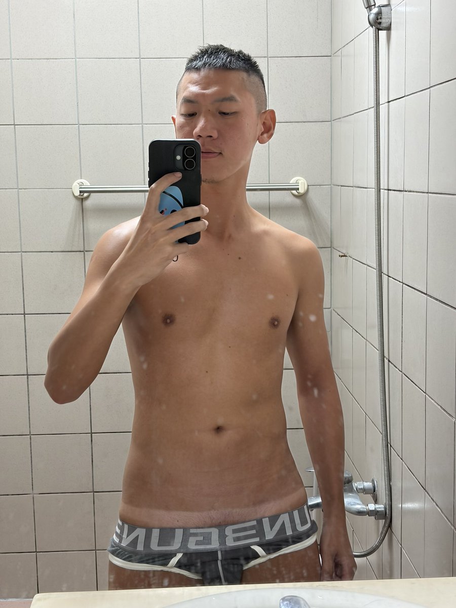 zax_chen's tweet photo. #日曬 
#泳褲痕 https://t.co/jYpiCvsWgZ