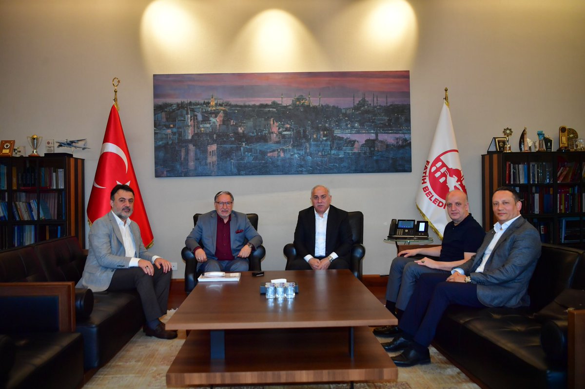 ihamwebsite's tweet photo. İHAM başkanımız Prof.Dr. Mustafa KARATAŞ ve Yönetim Kurulu Üyelerimizle, Fatih Belediye Başkanımız Sayın M.Ergün TURAN Bey'i ziyarette bulunduk.Nazik misafirperverliklerinden dolayı teşekkür ediyoruz. https://t.co/OcXcvXEZ9b