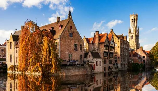 Pabie888's tweet photo. @staryswiat24 Podpowiem, Brugia. Narodziny malarstwa flamandzkiego van Eyck, Memling. https://t.co/P6m36KEDsy
